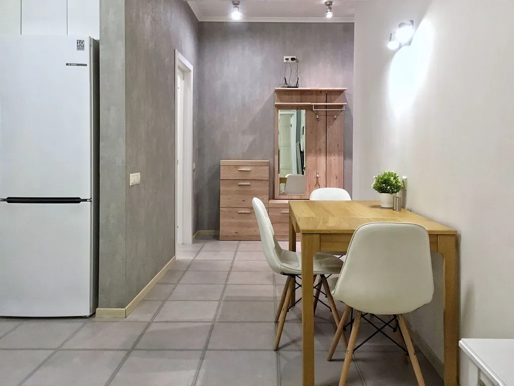 Дизайнерская квартира с бассейном и выделенной спальней