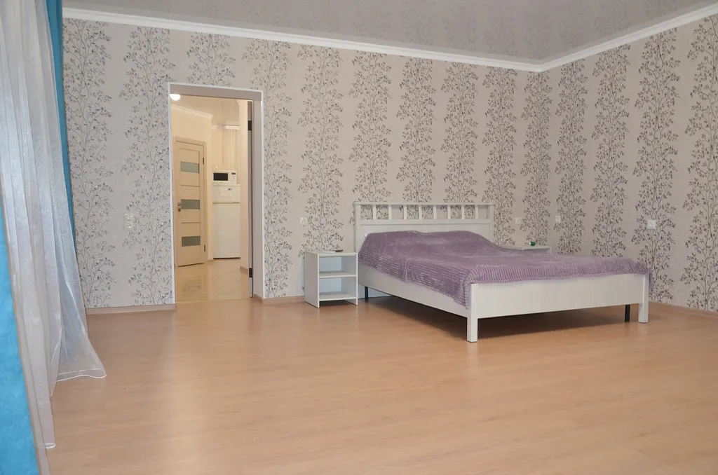 Пол дома с отдельным входом и двором