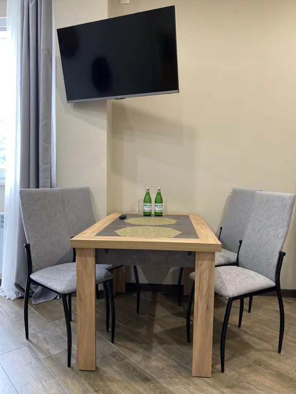 Евродвухкомнатный апартамент с балконом и видом на пик Аибга