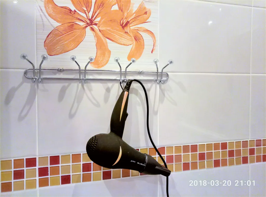 Уютная студия Мегаполис с большими окнами и плотными шторами