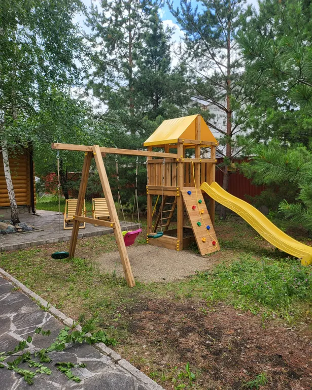 Деревянный большой дом для компаний и семей