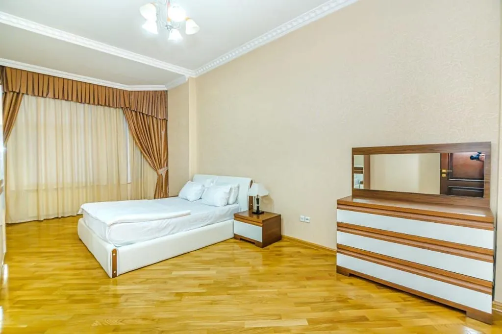 Vip Apartment Manovi