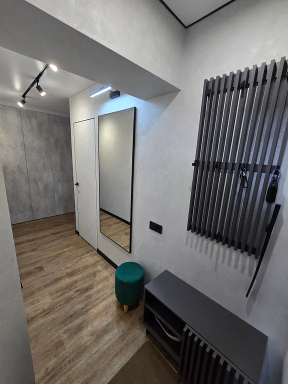 Квартира с дизайнерским ремонтом в центре города, площадь с голубями