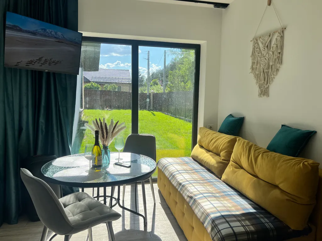 Дом с панорамными окнами в 15 минутах от центра города