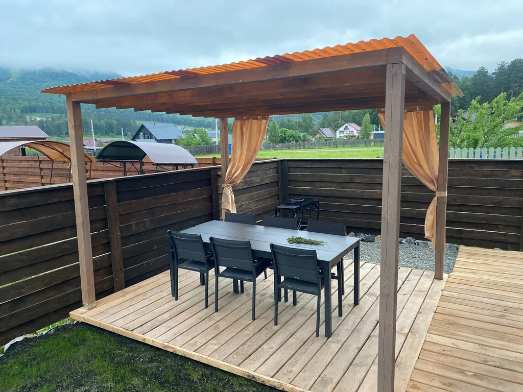 Уютная комната с выходом на террасу