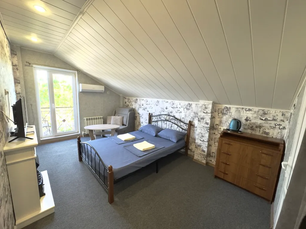 Квартира Номер с двухспальной кроватью и доп.местом, с балконом и видом на море — аренда посуточно в Геленджик