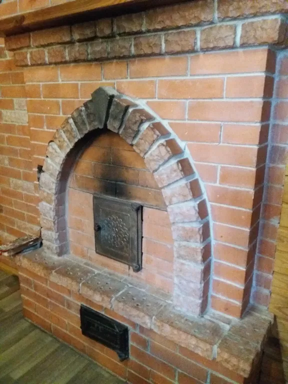 Большой коттедж на берегу озера