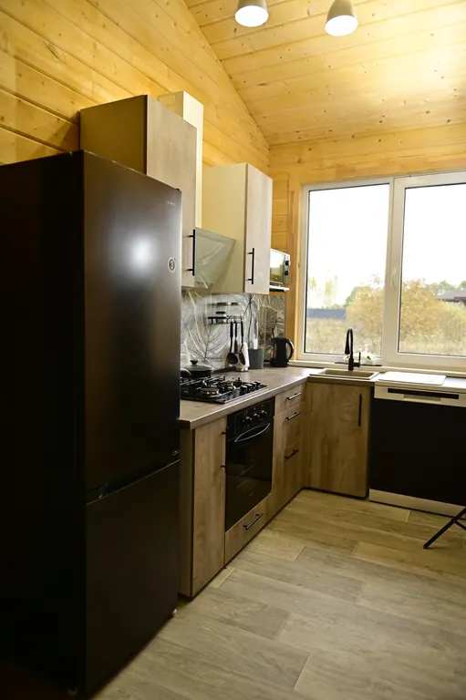 Дом с баней на дровах, банным чаном и большой гостиной