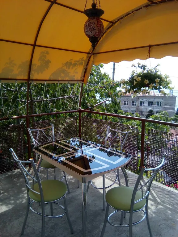 Уютная двухкомнатная квартира с беседкой — аренда посуточно в Алупка