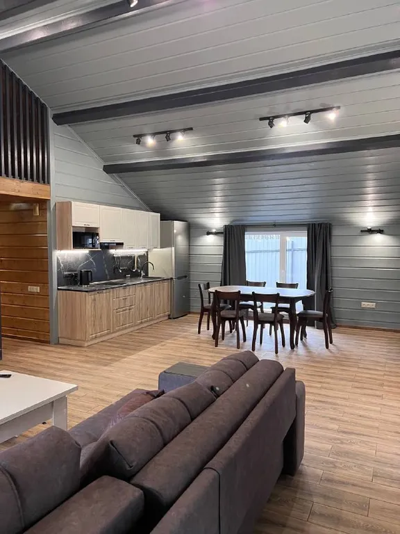 Уютный дом на краю леса