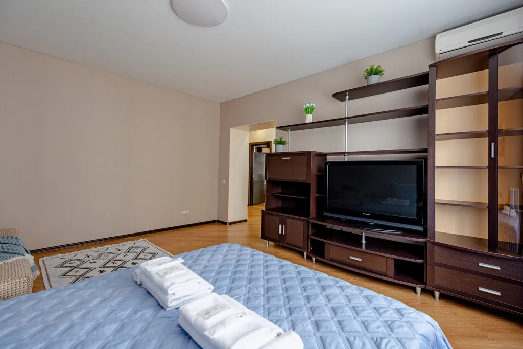 Просторная на заливе с панорамными окнами, кондиционер, 2 TV