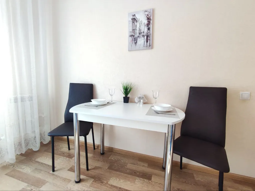 Уютнaя cветлaя квартира в центре рядом с парком Победы