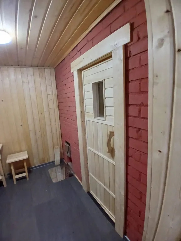 Дом рядом с озером