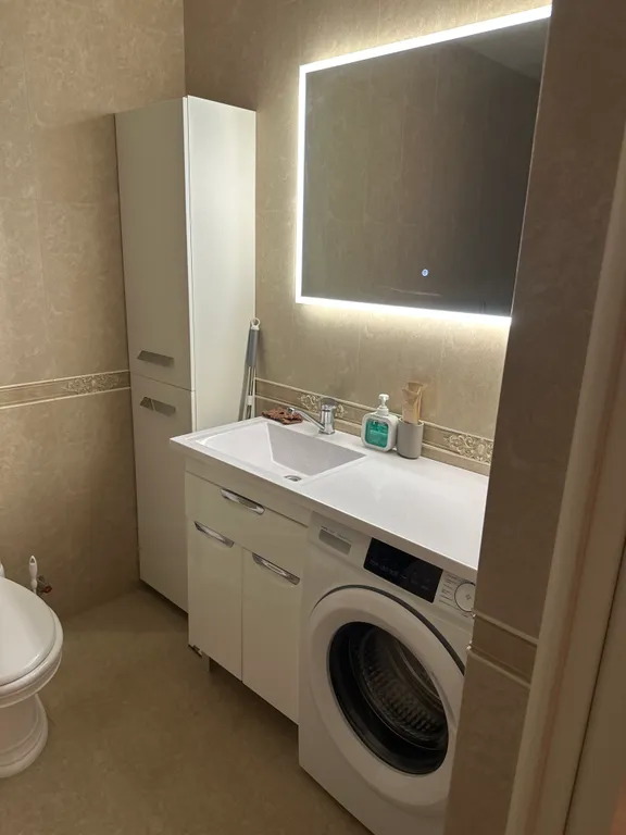 Уютная евродвушка с новым ремонтом на первой береговой линии