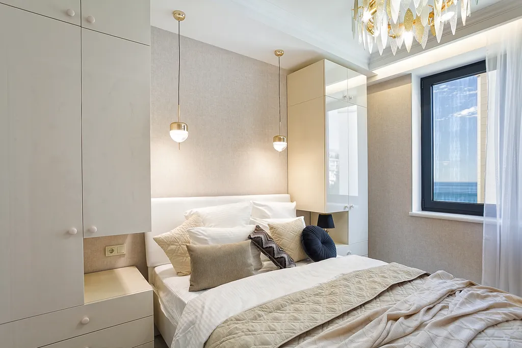 Золотой Ананас с видом на море