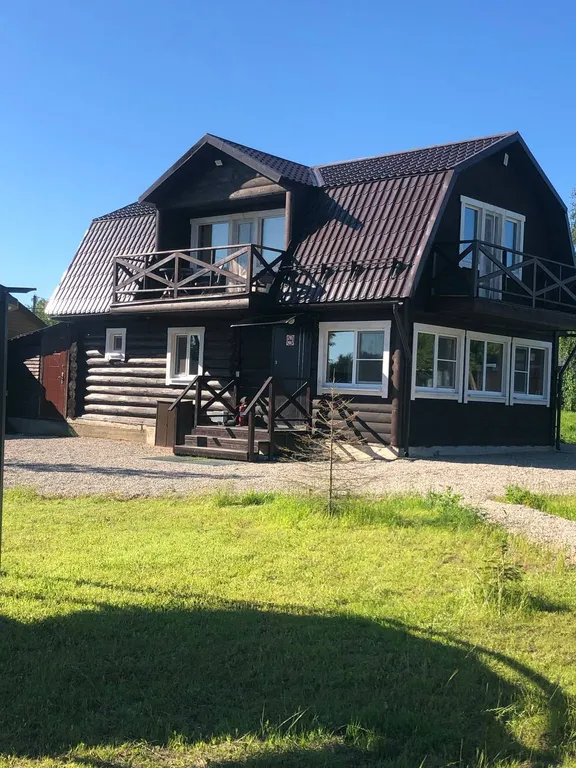 Коттедж Уютный коттедж на берегу озера — Луга