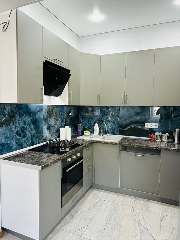 Квартира 3-комнатная квартира с новым ремонтом, в центре города — Гагра