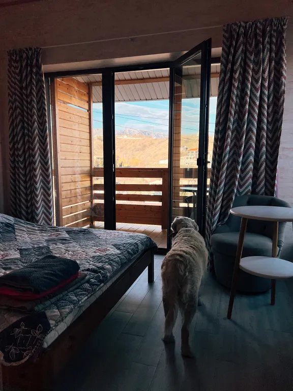 Дом с тремя апартаментами с видом на горы и море