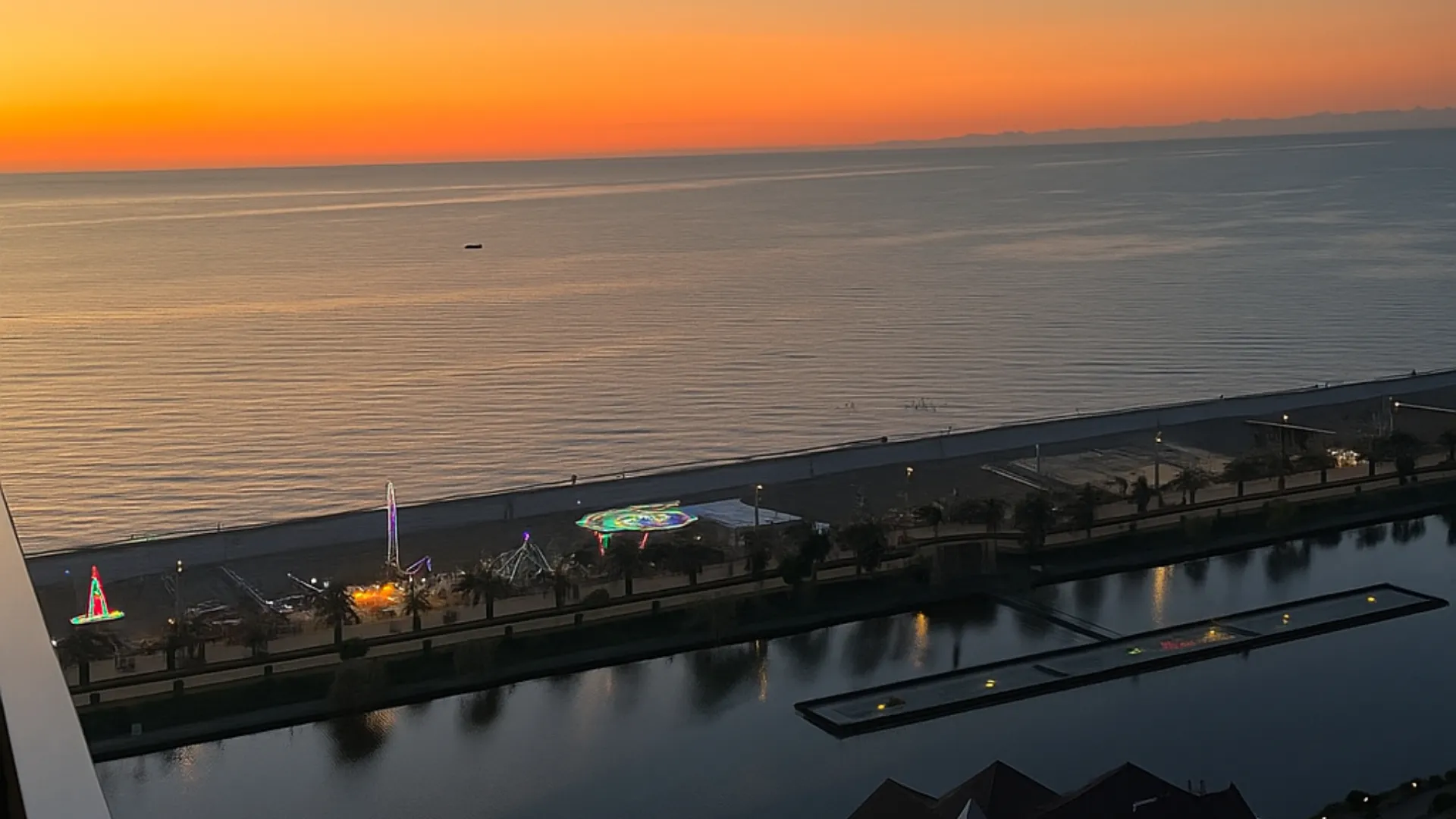 Delux Suite с видом на море и пляж в Батуми