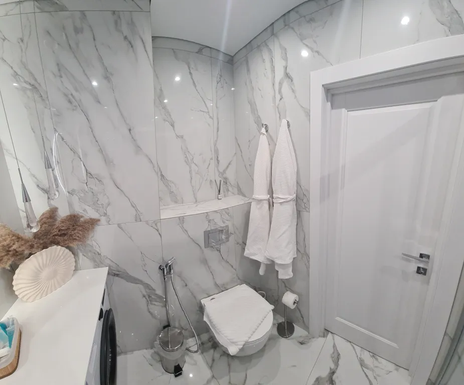 Квартира Дизайнерская квартира-студия у моря с видом на бассейн — Севастополь