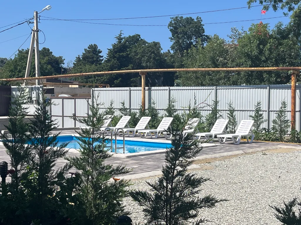 Уютный домик с бассейном для летнего отдыха