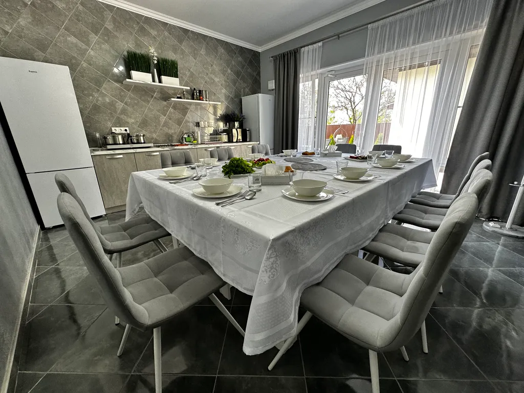 Вилла на 8 гостей с теплым бассейном и беседкой для барбекю