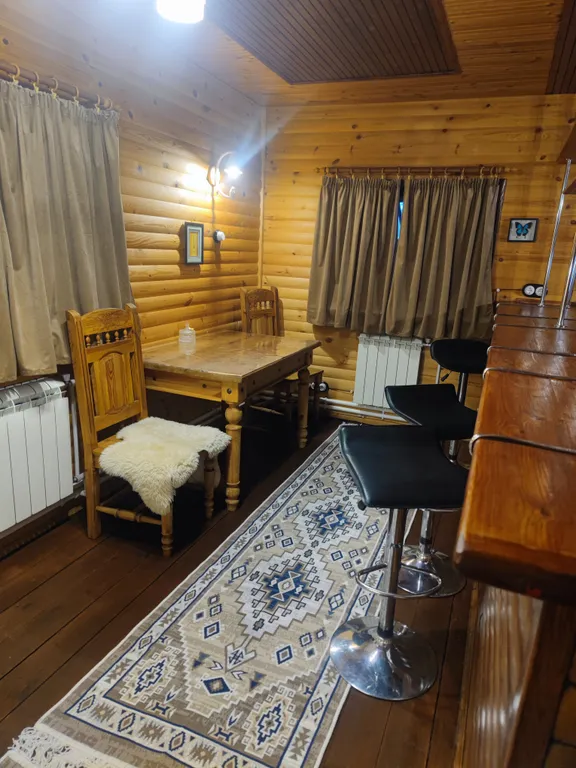 Дом с прудом