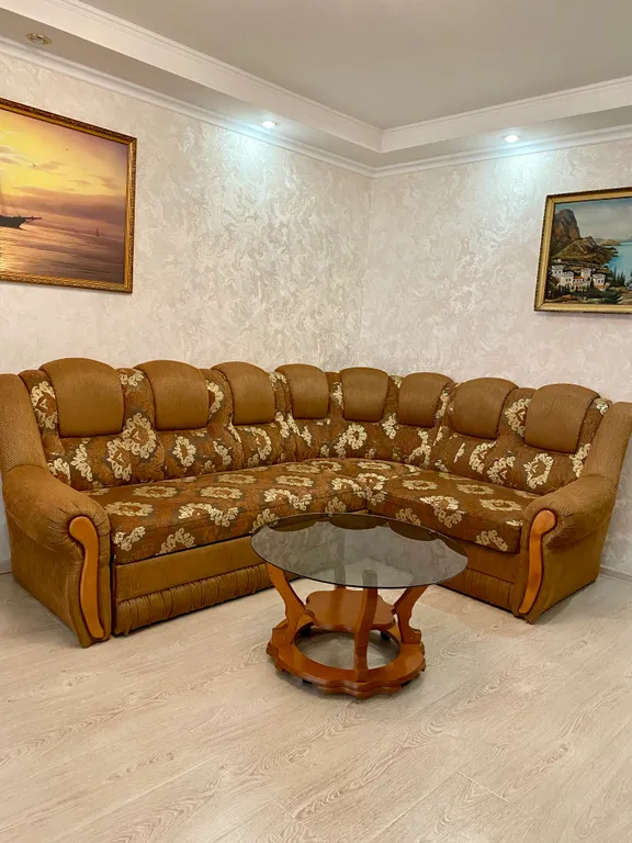 Трёхкомнатная квартира с видом на горы и с индивидуальным двориком