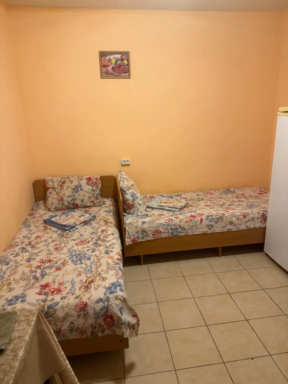 Квартира Тихий дворик 5, гостевые комнаты в центре города — аренда посуточно в Феодосия