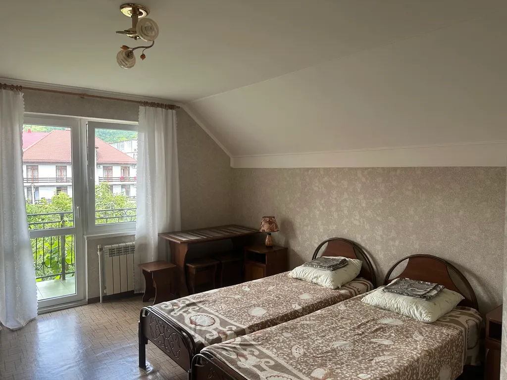 Квартира Квартира Трехместный номер 4 в частном доме Лужайка — Лазаревское