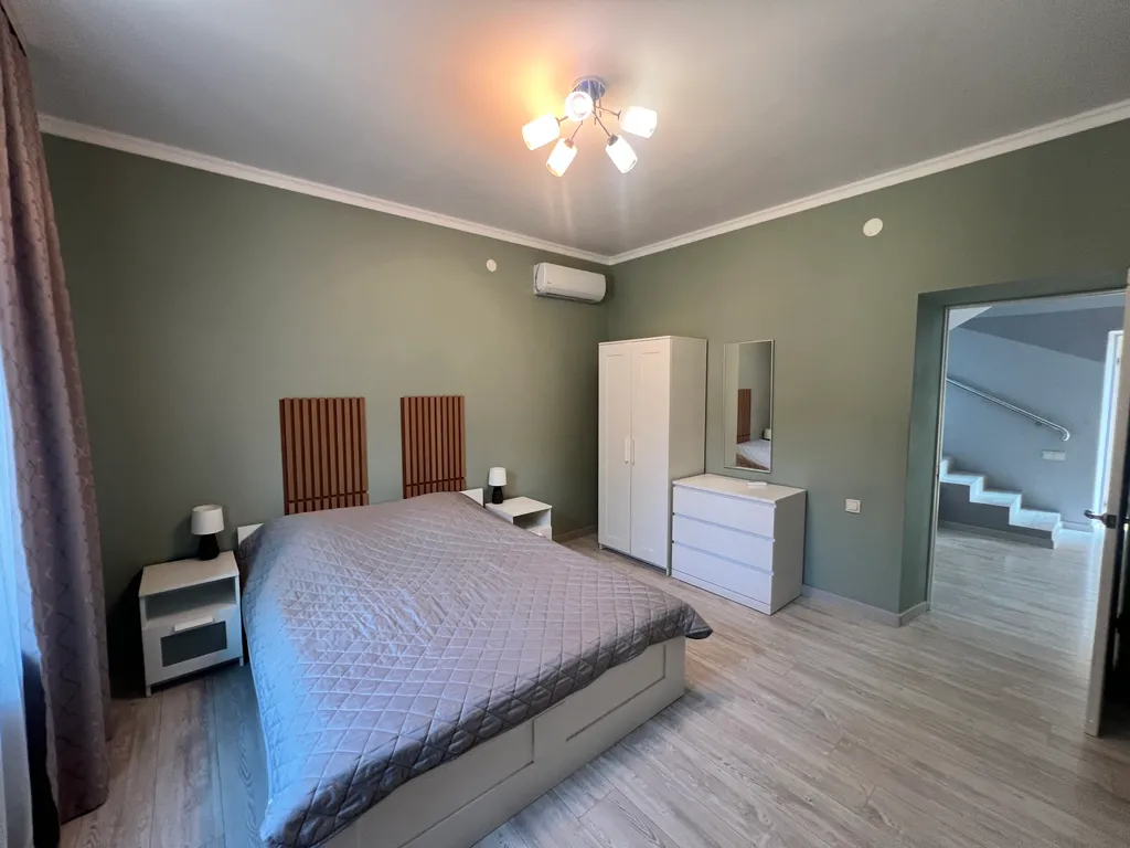 Большой дом с бассейном