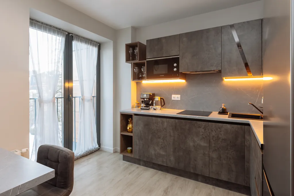 Апартамент с видом на колесо обозрения и море