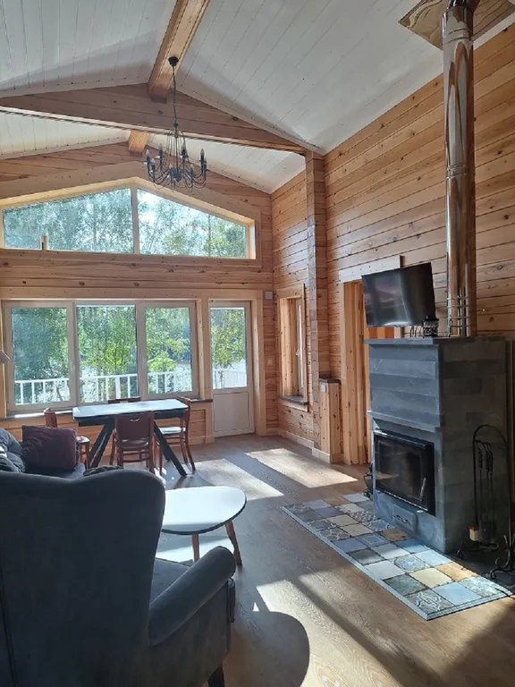 Коттедж на берегу реки в Рощино