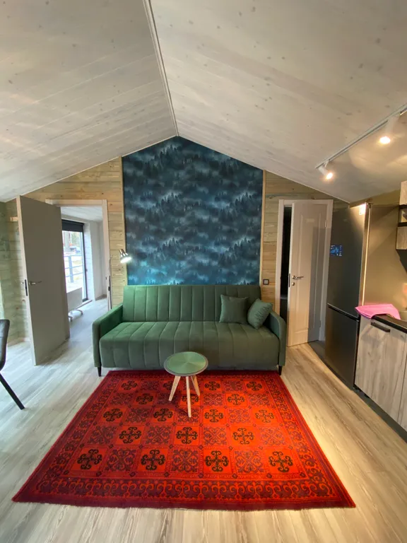 Дом 6 в лесу у реки