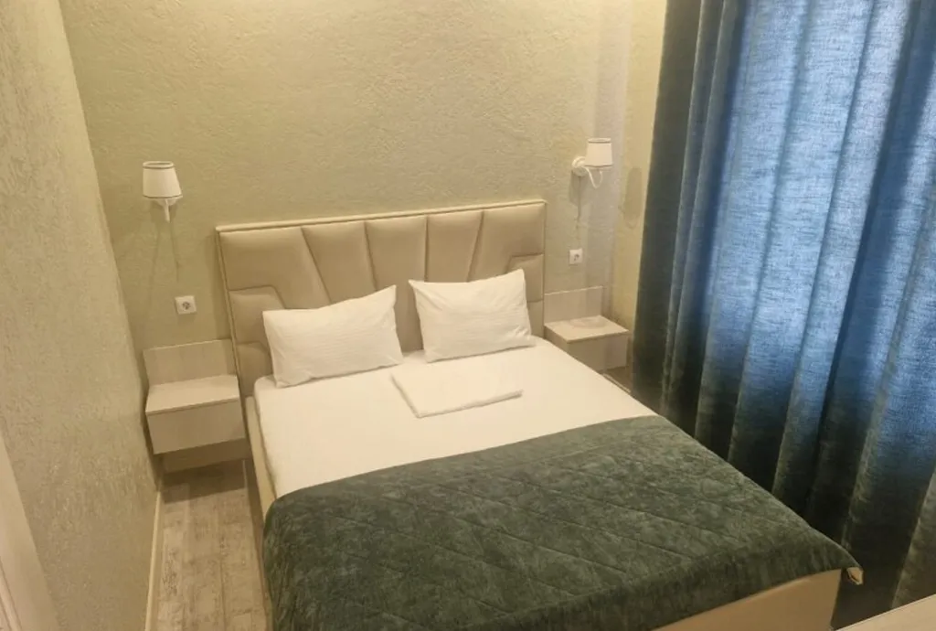 Семейный двухкомнатный номер в гостевом доме с бассейном