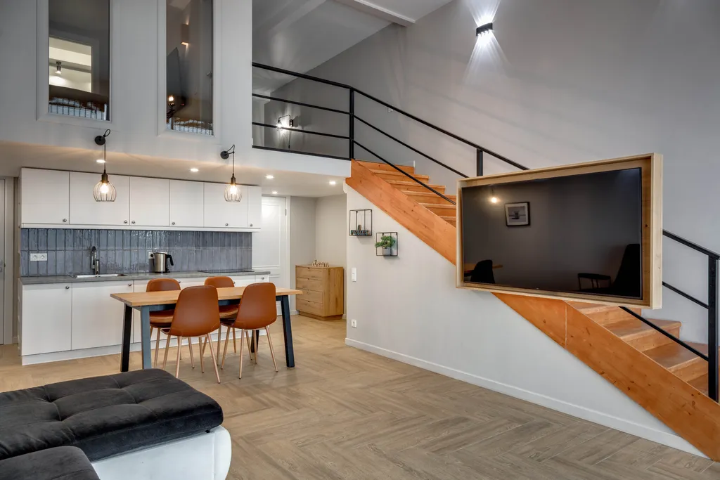 Однокомнатная двухуровневая современная квартира — аренда посуточно в Гурзуф