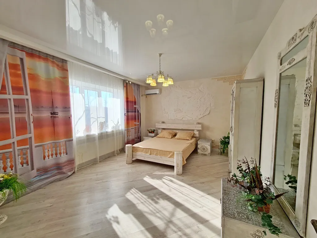 Коттеджу моря: костровая чаша камин детская территория бассейн баттут.