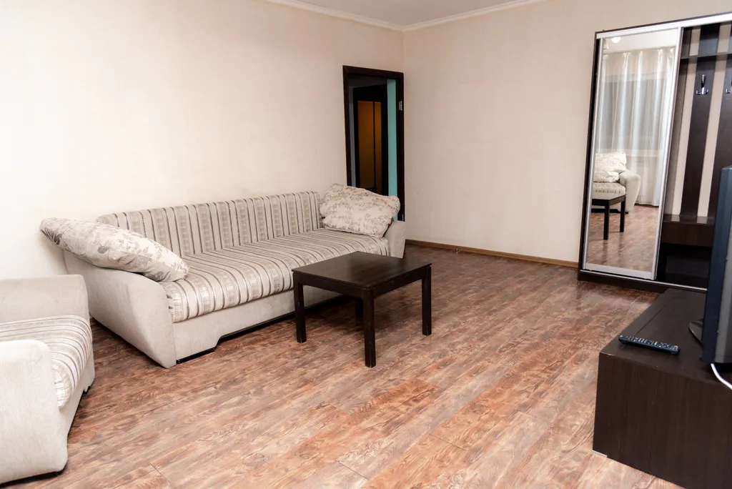 Квартира 3-комнатная квартира в центре города, стадион Локомотив — Красноярск