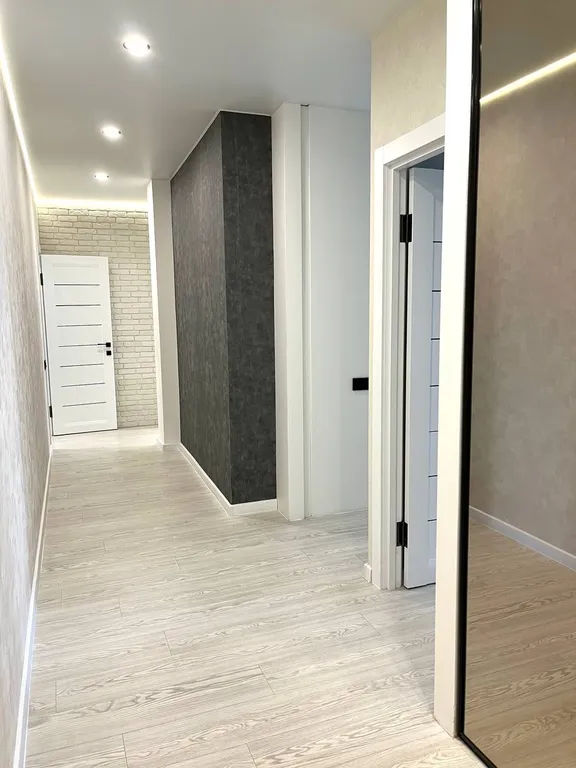 Евро-трехкомнатная квартира возле метро Грушевка