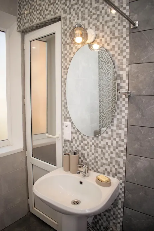 Дом сапфир с бассейном в центре