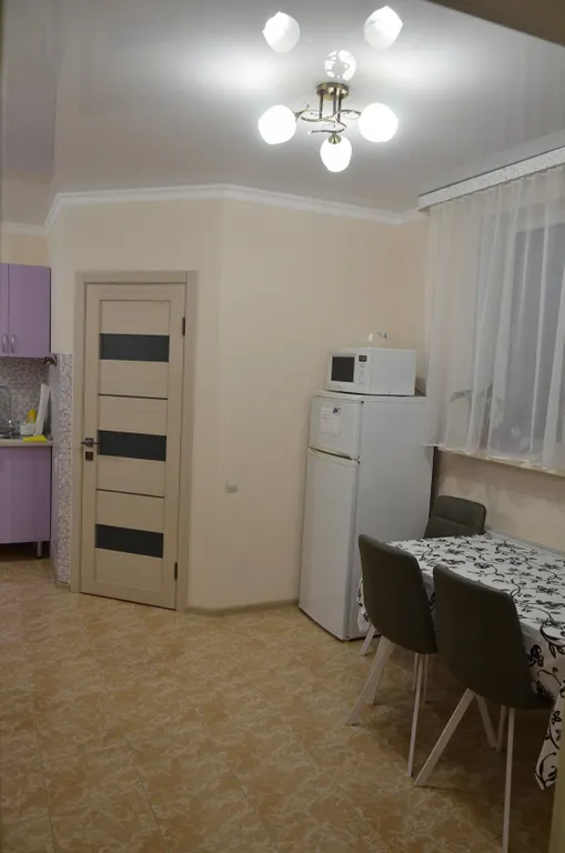 Пол дома с отдельным входом и двором