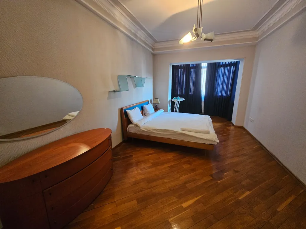 Квартира около кинотеатра Низами