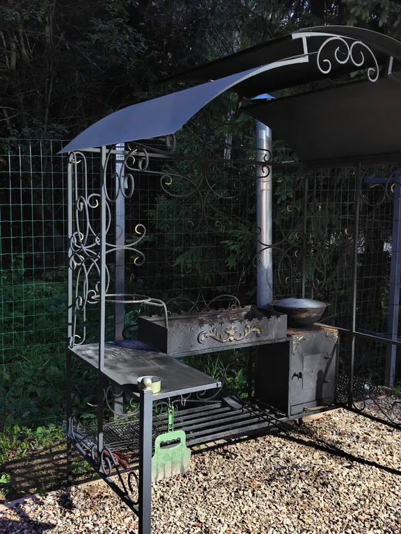 Уютный домик у леса с чаном