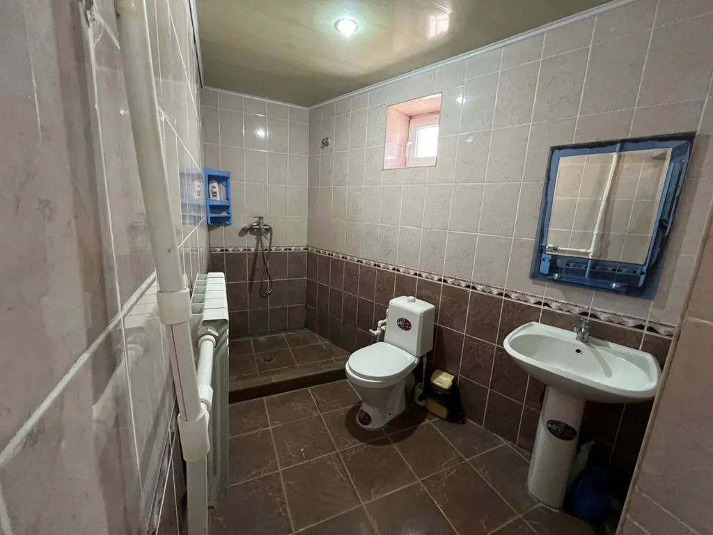 Коттедж Дом с тремя комнатами 8ми местный,недалеко от моря — Дербент