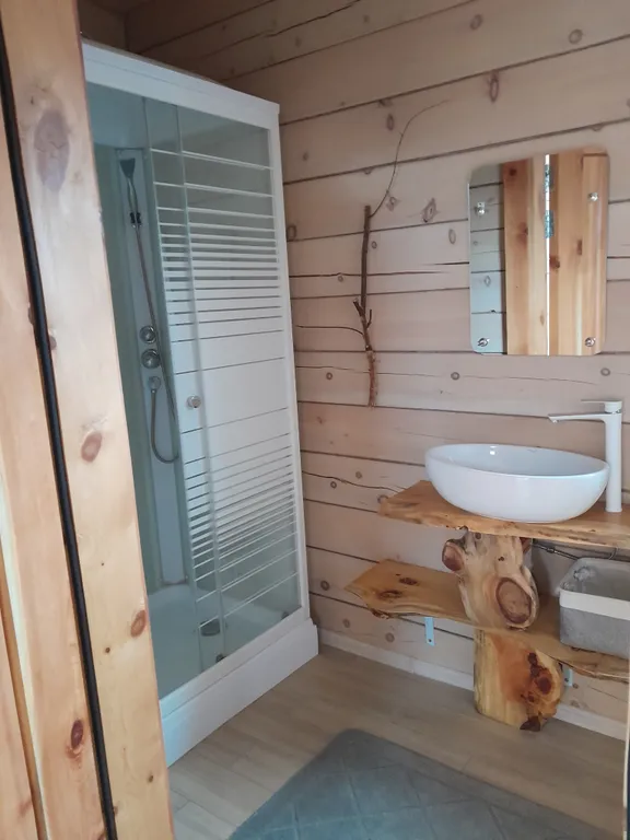 Маленькая кедровая вилла VillasViktoria