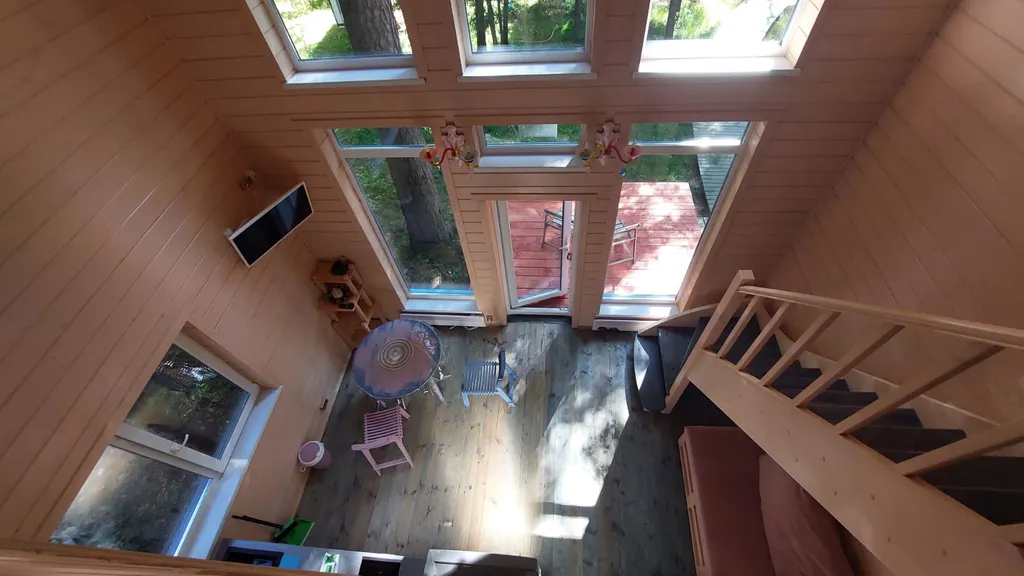 Барнхаус в лесу с розовой гостиной