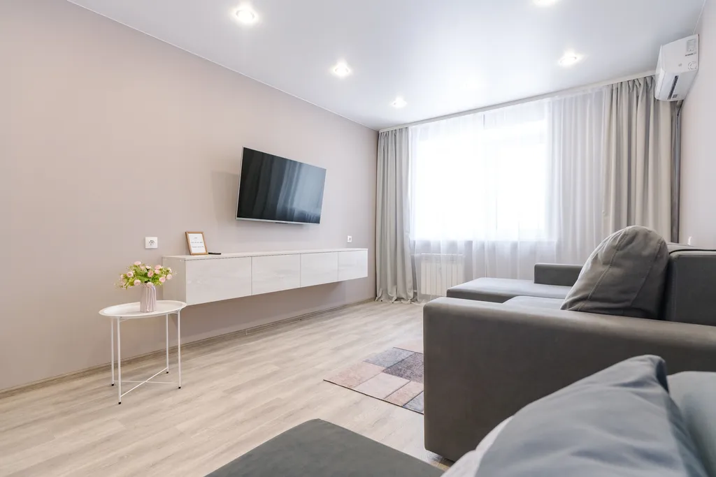 Рядом ТЦ Острова и набережная реки Амур