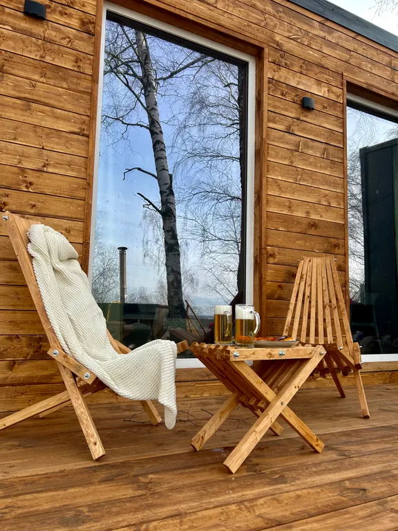 Дом с чаном на берегу реки