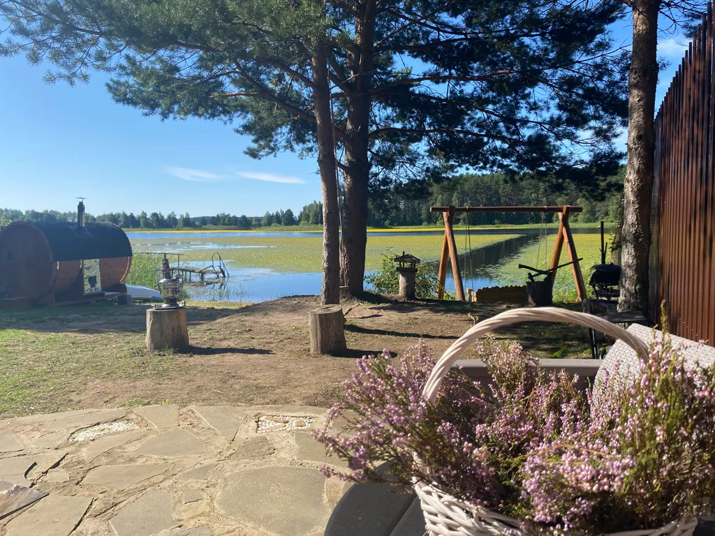 Дом у озера в Заплавье