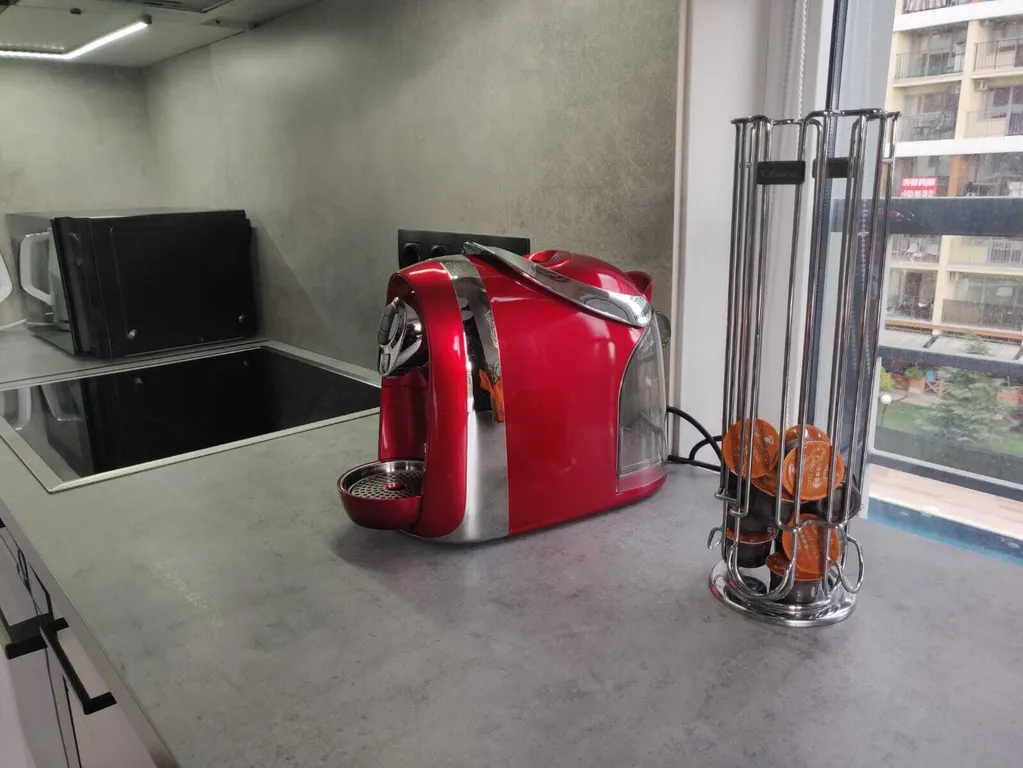 У моря: стильная евротрешка с двумя балконами и видом